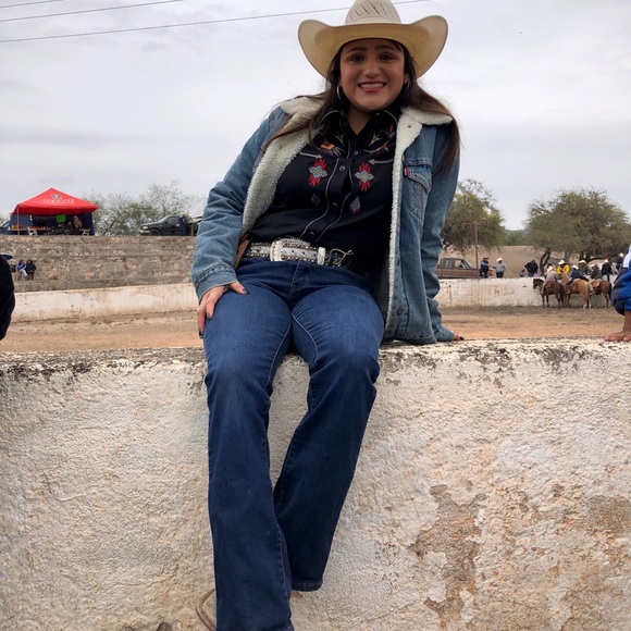 Meet your Posher, Denise - Picture 8 of 9